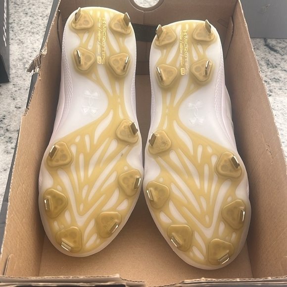 New Under Armour Women's Glyde Metal Fastpitch Softball Cleats Size 7 Holidays - Picture 5 of 7